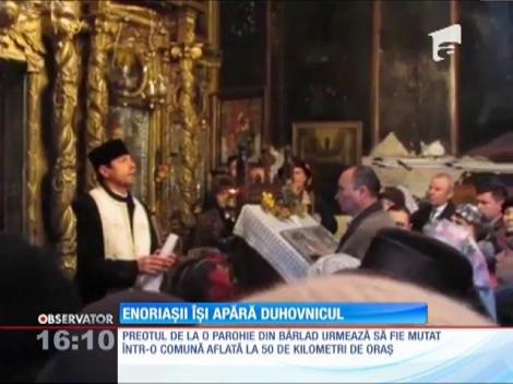 Enoriașii dintr-o parohie din Bârlad își apără duhovnicul