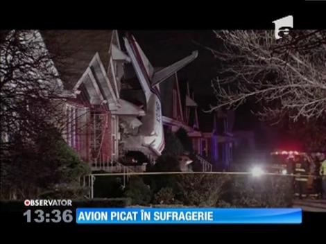 Avion picat în sufrageria unor bătrâni