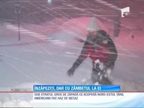Înzăpeziți, dar cu zâmbetul la ei