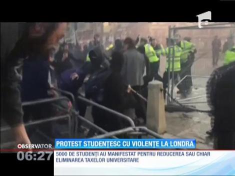 Confruntări violente între studenți și forţele de ordine la Londra