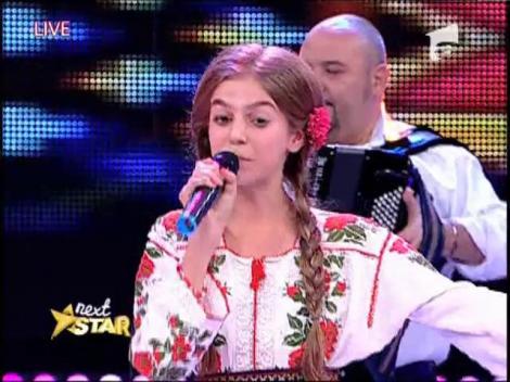 Rămâi fără cuvinte când îi auzi vocea de înger! Carmen Acatrinei a cântat o doină din tot sufletul