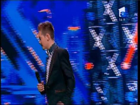 Andrei Tudor - C&acirc;t de frumoasă ești. Vezi aici cum c&acirc;ntă Octavian Broşteanu la X Factor!