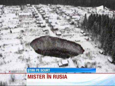 Groapă uriaşă formată peste noapte în Rusia