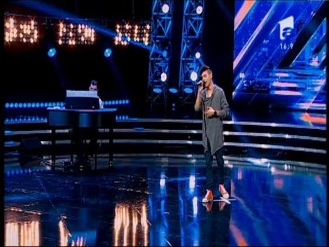 Michael Bublé - Feeling Good. Vezi aici cum cântă Cristian Goaie la X Factor!
