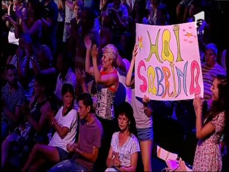 Bill Withers - Ain't No Sunshine. Vezi aici cum cântă Sabina Stroe la X Factor!