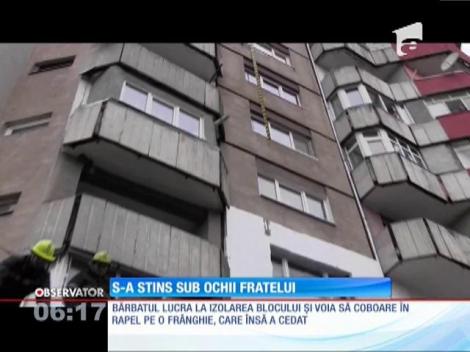 Un tânăr a căzut de la etajul trei al unui bloc