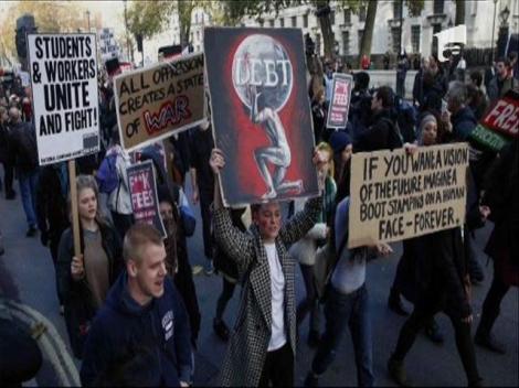 Mircea Badea: ”Studenții din Londra o ard mai pe socialism”