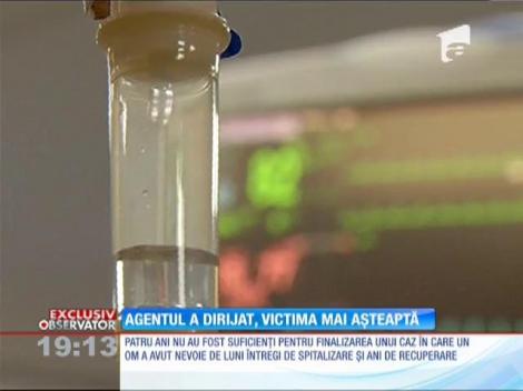 Un motociclist a fost spulberat de o maşină la indicaţiile poliţistului din intersecţie