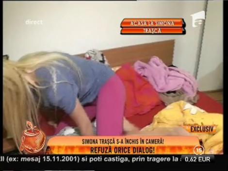Simona Traşcă s-a închis în cameră! Blonda nu vrea să comunice cu nimeni!