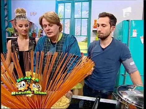 Vlăduț gătește: ”Spaghete bolognese de post”