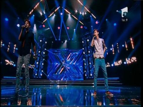 "With You" - Chris Brown. Vezi interpretarea trupei R-Twins, la X Factor!