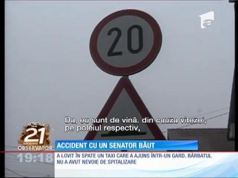 Un senator s-a oprit cu maşina direct într-un taxi