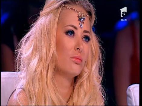 Duel: Adele - "One And Only". Vezi interpretarea Alexandrei Crişan, la X Factor!