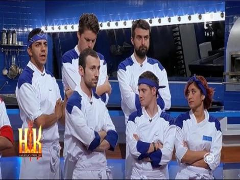 Echipa fetelor ADOPTĂ un BĂIAT din echipa albastră! Uite despre cine este vorba!