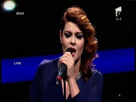Alexandra Crişan are un dar DIVIN, iar interpretarea din prima gală live este dovada clară! "Mă ridic în picioare în faţa ta"