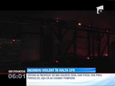 Incendiu violent într-o haltă CFR din judeţul Neamţ