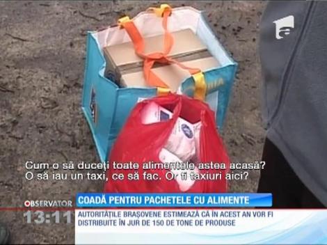 Coadă pentru pachetele cu alimente