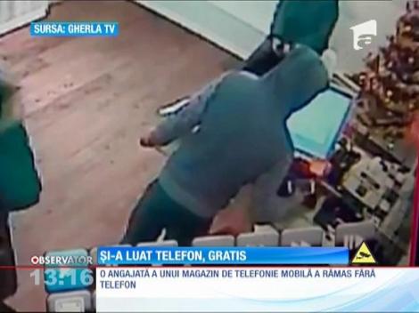 O angajată a unui magazin de telefonie mobilă a rămas fără telefon