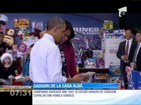 Soţii Obama le-au dăruit copiilor săraci peste o mie de jucării