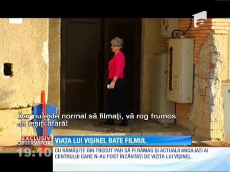 Are doar 27 de ani, iar viaţa lui bate filmul