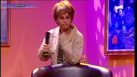 Strungăreața solistului de la Fool's Garden i-a scos peri albi! Anda Adam, un travesti realizat ca la carte!