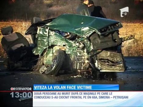 Au murit după ce maşinile pe care le conduceau s-au ciocnit în viteză