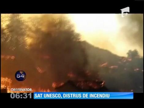 Sat UNESCO, distrus de incendiu
