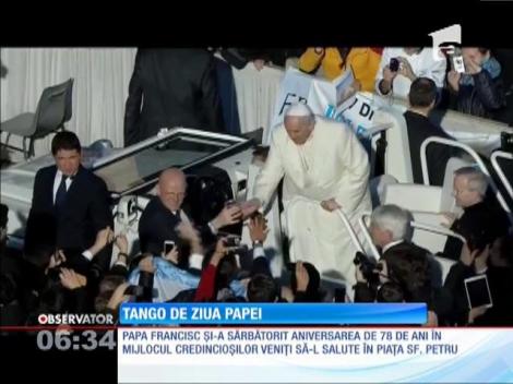 Papa Francisc aniversat în pași de tango