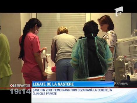 O moaşă şi o fată pe care a adus-o pe lume, întâlnit după 25 de ani