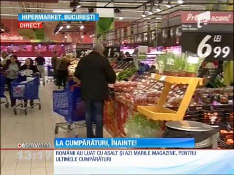 Românii au luat cu asalt marile magazine