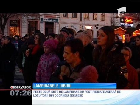 Peste două sute de lampioane au luminat cerul din Odorheiul Secuiesc