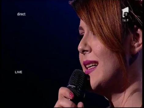 Duel: Adele - "Someone Like You". Vezi interpretarea lui Alexandra Crişan, la X Factor!