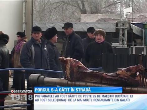 Porcul s-a gătit în stradă