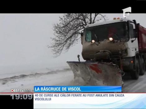 Peste 100 de oameni au rămas blocaţi în tren, pe drumul dintre Făurei şi Galaţi