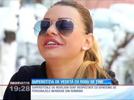 Superstiția de vedetă cu roșu se ține