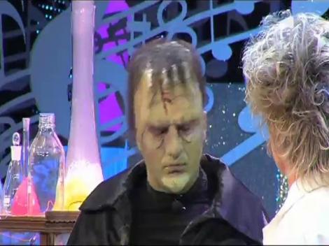 FRANKENSTEIN a venit la „Revelionul Starurilor”! Uite cine stătea în spatele măștii!