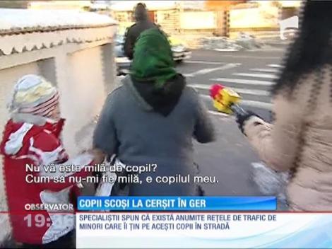 Copii scoşi la cerşit în ger