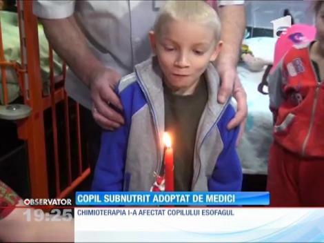 Copilul subnutrit adoptat de medici