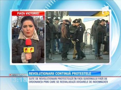 Revoluţionarii continuă protestele