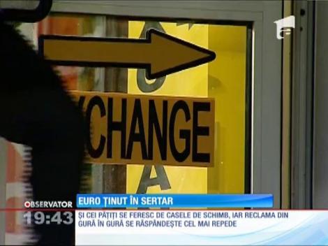 Casele de schimb refuză să mai vândă euro