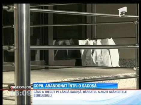 Copil abandonat într-o sacoșă
