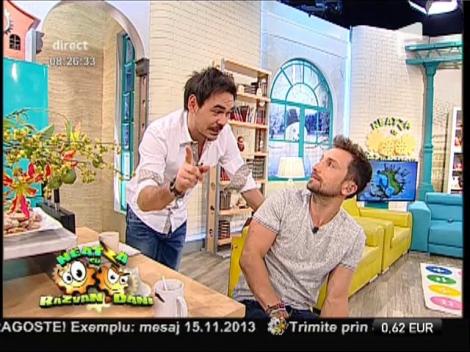 Dumnezeule, toţi bărbaţii sunt în delir! Fetele lui Neby, mişcări ameţitoare, ce-ţi stârnesc imaginaţia! Sunt atââât de SENZUALE!