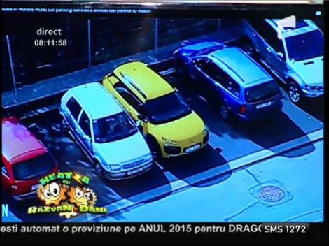 Smiley News: Cum parchează o femeie maşina!