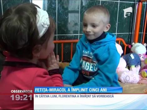 Fetița care cântărea 5 kilograme şi era hrănită doar cu pufuleţi a împlinit 5 ani