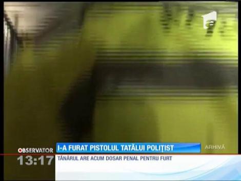 I-a furat pistolul tatălui poliţist