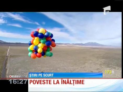 În aer, la 2.500 de metri înălţime, ridicat de 90 de baloane cu heliu