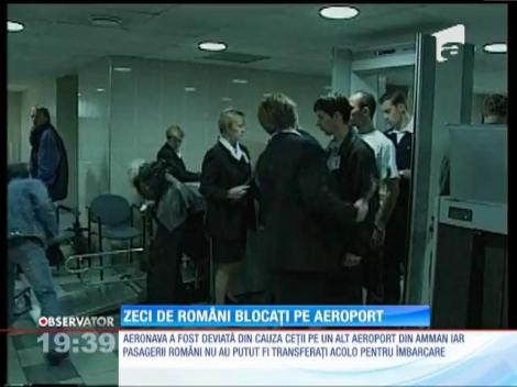 Zeci de români blocaţi pe aeroport