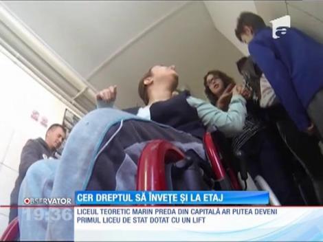 Elevii cu dizabilități dintr-un liceu din Bucureşti cer dreptul să învețe și la etaj