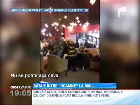 Imagini șocante! Bătaie între femei la mall