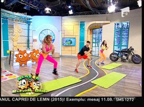 O, Doamne, sunt atât de sexy! Flavia şi Miruna şi-au început dimineaţa în forţă! Mişcări ameţitoare, ce incită imaginaţia oricui!